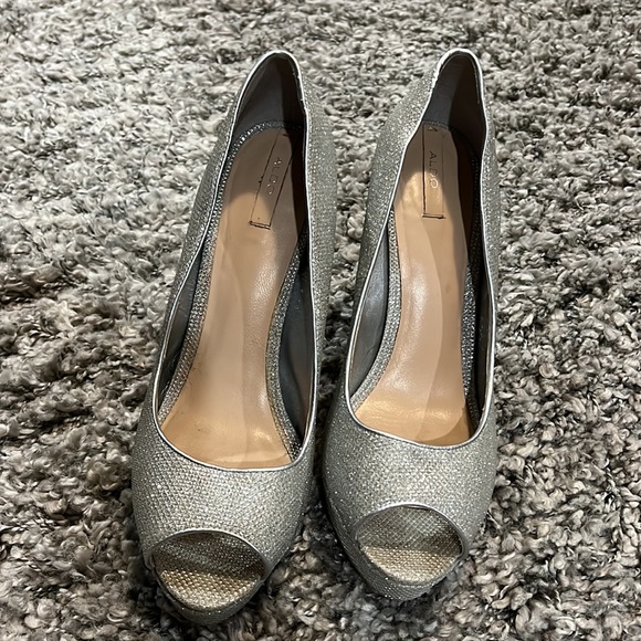 High heel shoes - Picture 2 of 4